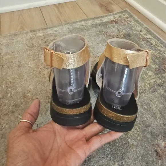 NWOT Vebenas Rose Gold Sandals Size 41