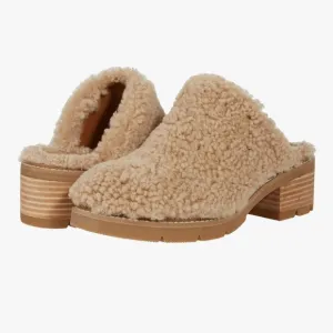 NWOT/NWOB Donald Pilner plush Sammie clog mules in tan.