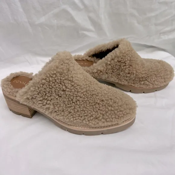 NWOT/NWOB Donald Pilner plush Sammie clog mules in tan.