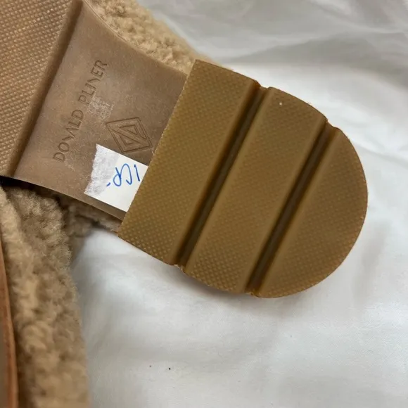 NWOT/NWOB Donald Pilner plush Sammie clog mules in tan.