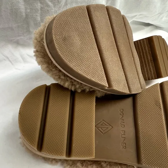 NWOT/NWOB Donald Pilner plush Sammie clog mules in tan.