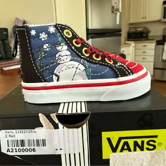 NWT and includes box-Vans Unisex Christmas Town/Night before Christmas-SZ US 2