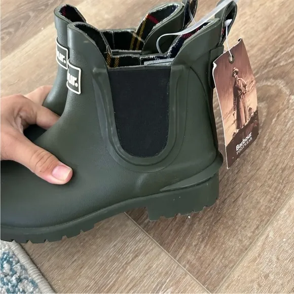 NWT Barbour boots