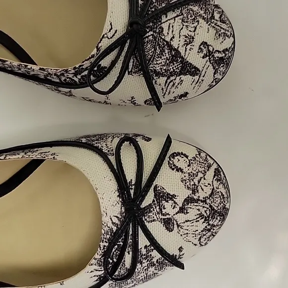 NWT black/white toilet fabric shoes sz 8 from Talbots, leather soles