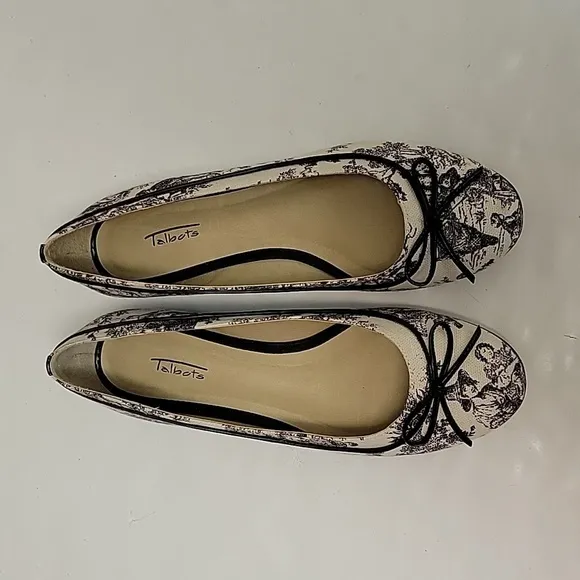 NWT black/white toilet fabric shoes sz 8 from Talbots, leather soles