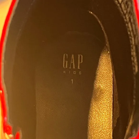 NWT gap kids red shiny boots with front zipper.  Size 1.