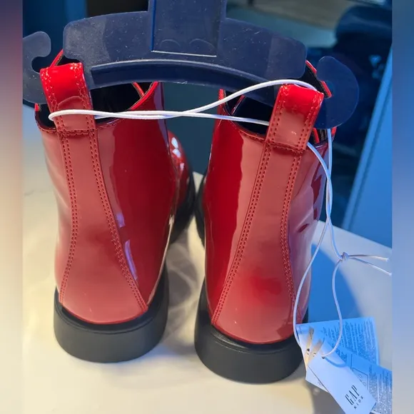 NWT gap kids red shiny boots with front zipper.  Size 1.