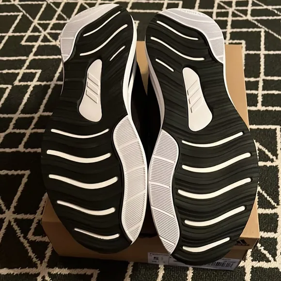 NWT Kids Adidas Sneakers 5.5