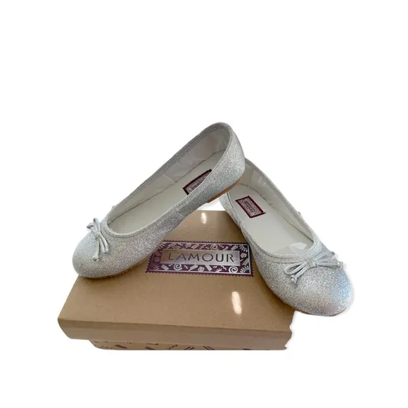 NWT L'amour Sparkle Silver Flats Shoes Size 2