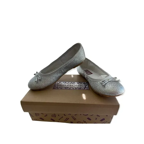 NWT L'amour Sparkle Silver Flats Shoes Size 2