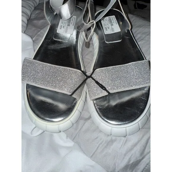 NWT Loretta Pettinari Silver Sandals size 40