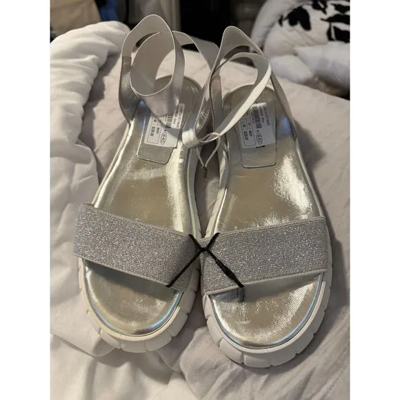 NWT Loretta Pettinari Silver Sandals size 40