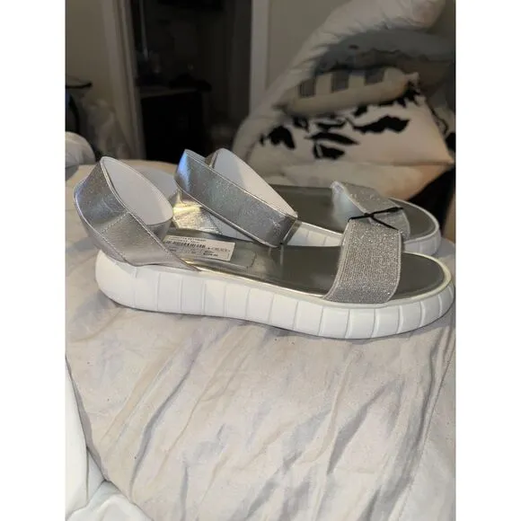 NWT Loretta Pettinari Silver Sandals size 40