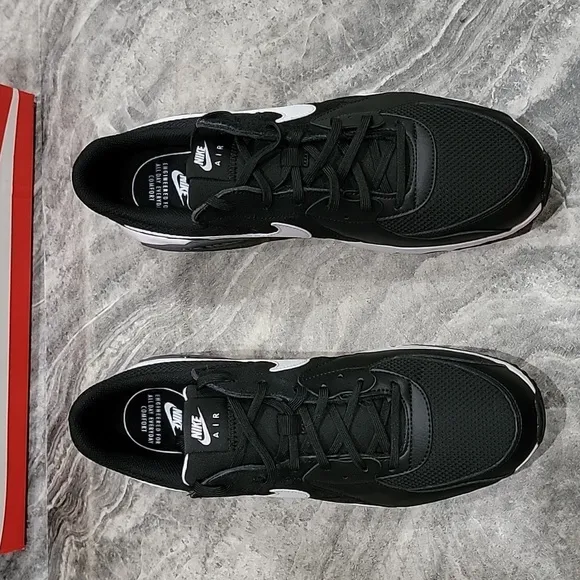 NWT Men's Nike Air Max Excee sneakers