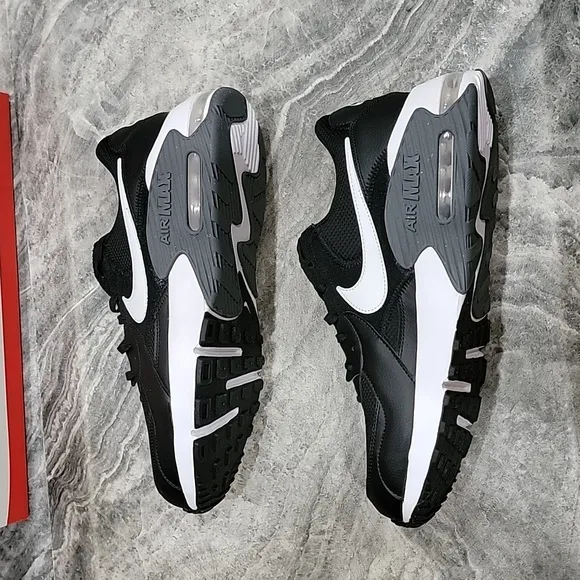 NWT Men's Nike Air Max Excee sneakers