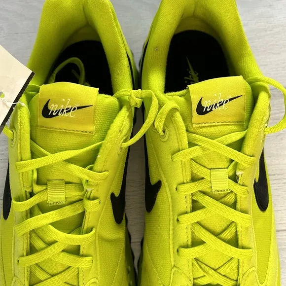 NWT Nike Women’s Air Max Dawn Running Shoes Size 12 Atomic Green/Black