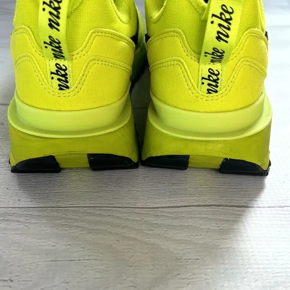 NWT Nike Women’s Air Max Dawn Running Shoes Size 12 Atomic Green/Black