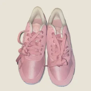 NWT Reebok Womens Classic Sneakers 1Y3501 Sz 6