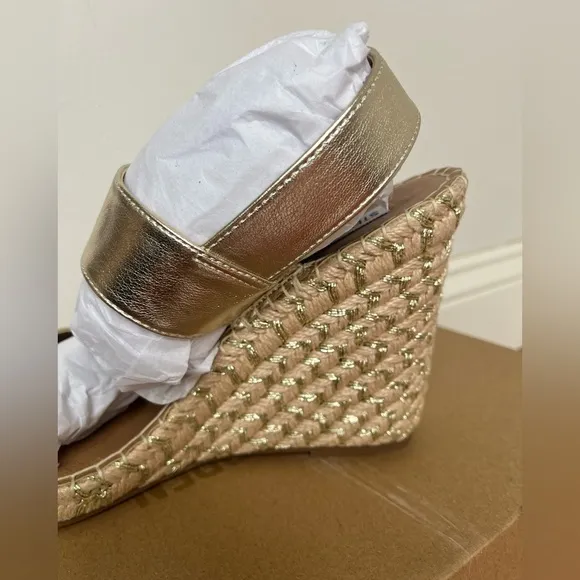 NWT STEVE MADDEN GOLD ESPADRILLE WEDGE SANDALS SUMMER VACATION SHOES