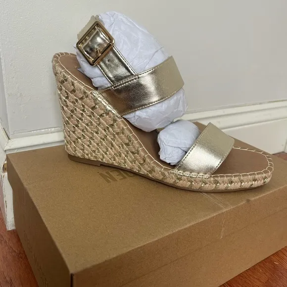 NWT STEVE MADDEN GOLD ESPADRILLE WEDGE SANDALS SUMMER VACATION SHOES