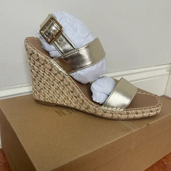NWT STEVE MADDEN GOLD ESPADRILLE WEDGE SANDALS SUMMER VACATION SHOES