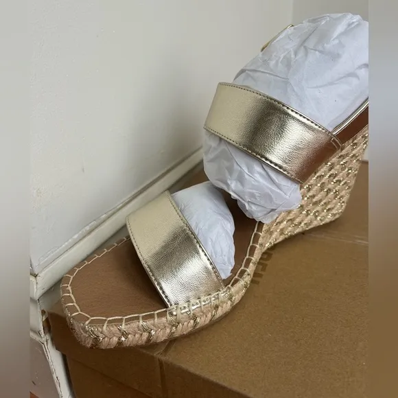 NWT STEVE MADDEN GOLD ESPADRILLE WEDGE SANDALS SUMMER VACATION SHOES
