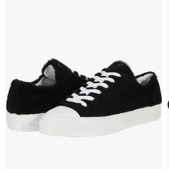 NWT STUART WEITZMANOllie Chill Sherling Trim Sneakers