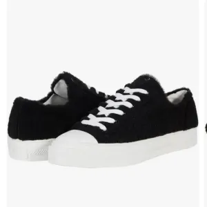 NWT STUART WEITZMANOllie Chill Sherling Trim Sneakers