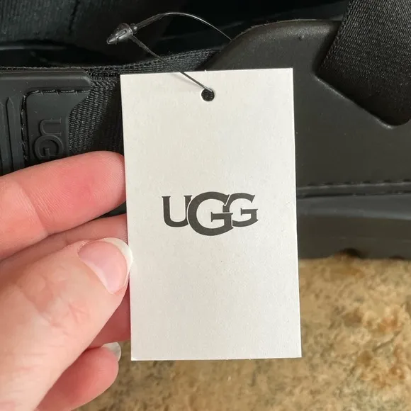NWT UGG men’s Stratus sandals size 10