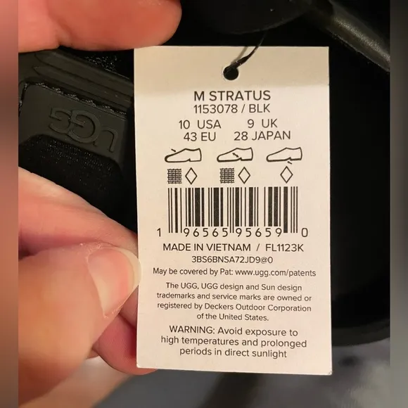 NWT UGG men’s Stratus sandals size 10