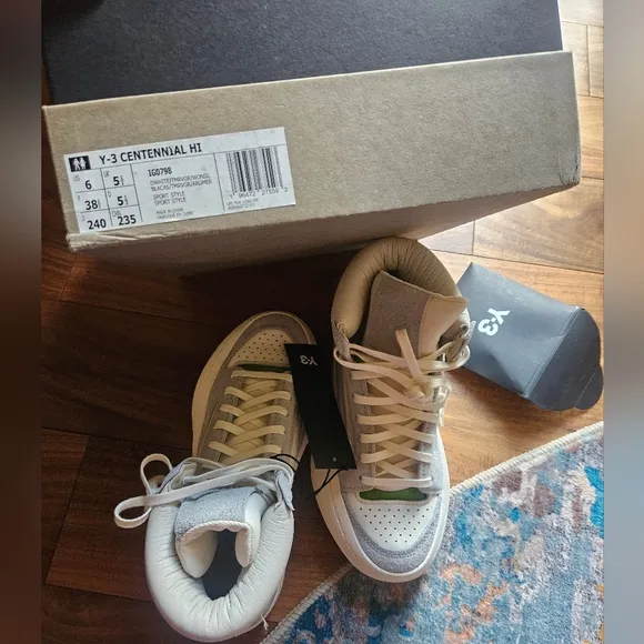 NWT Unisex Adidas Y-3 Sneakers, sz 6