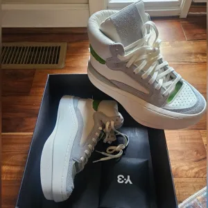 NWT Unisex Adidas Y-3 Sneakers, sz 6