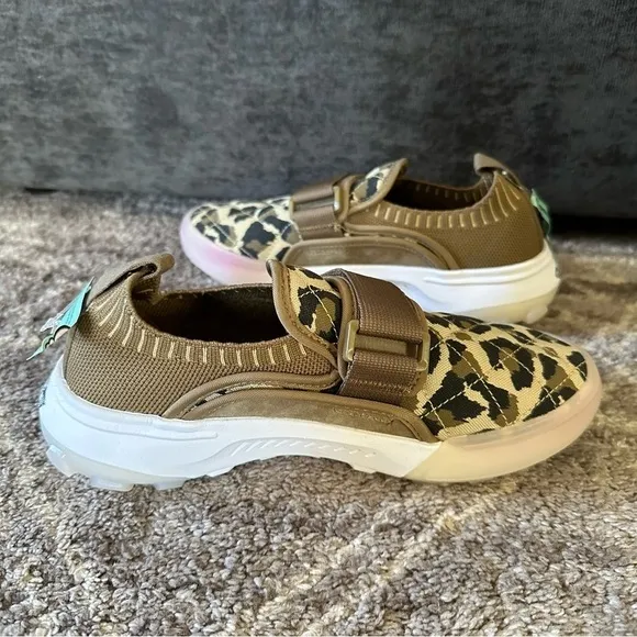 NWT Vans ComfyCush Stretch Slip On Leopard Print Velcro Shoes