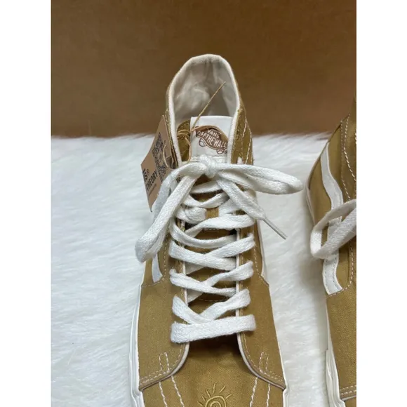 NWT Vans Limited Edition Peace and Leaf Sneakers Unisex Men 10.5, Women 12
