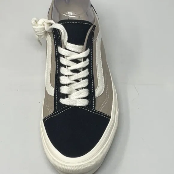 NWT Van’s off the wall old school tape shoes, size 8.5