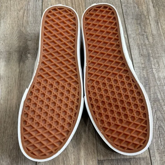 NWT Vans Unisex Authentic Lace-Up Sneakers in Brown Suede