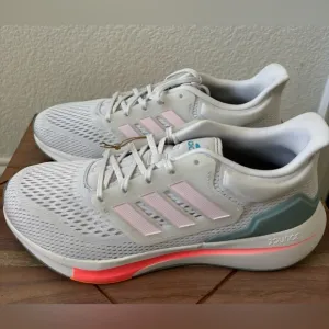 NWT women adidas EQ21 run Running Shoes. Size 10