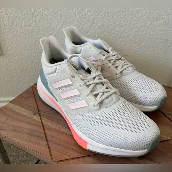 NWT women adidas EQ21 run Running Shoes. Size 10
