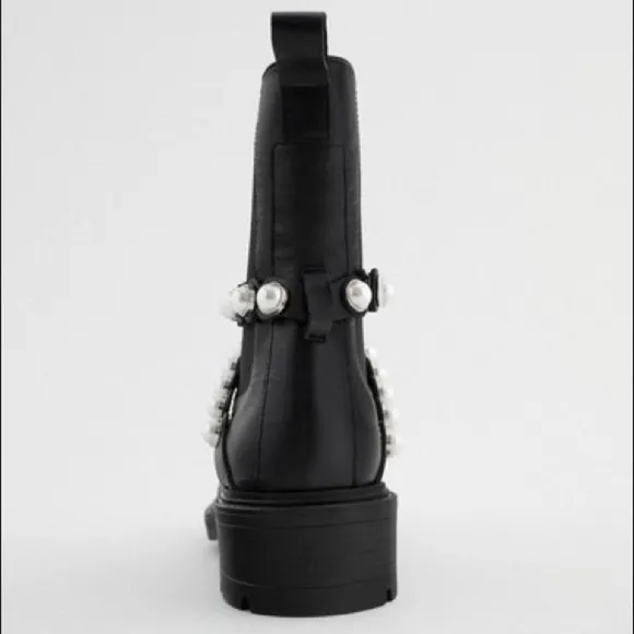 NWT. Zara Low Heel Ankle Boots. Size 8.