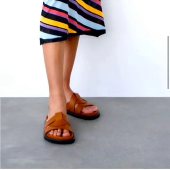 NWT ZARA LOW HEEL LEATHER SANDALS