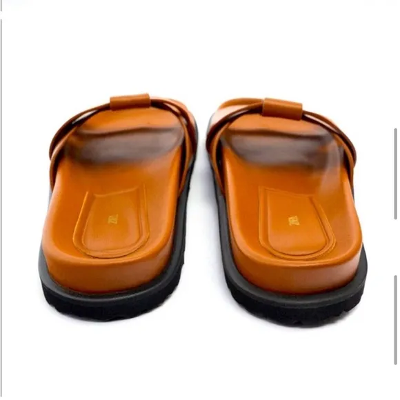 NWT ZARA LOW HEEL LEATHER SANDALS