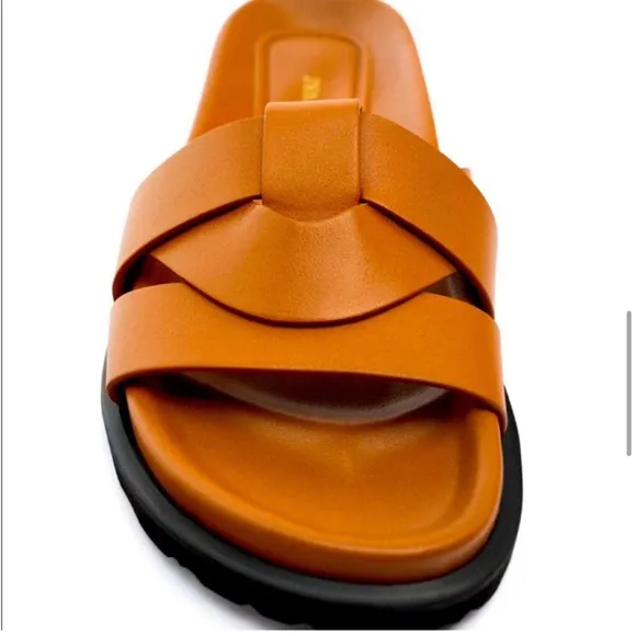 NWT ZARA LOW HEEL LEATHER SANDALS