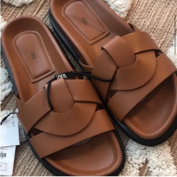 NWT ZARA LOW HEEL LEATHER SANDALS