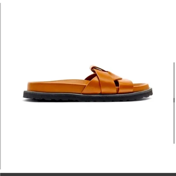 NWT ZARA LOW HEEL LEATHER SANDALS