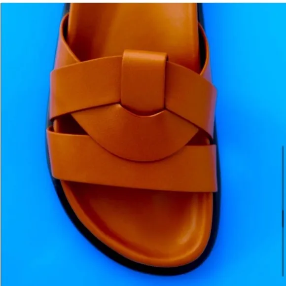 NWT ZARA LOW HEEL LEATHER SANDALS