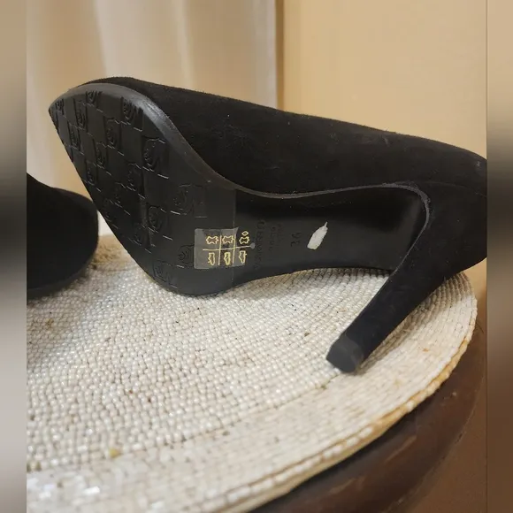 NWT.FIORANGELO Made In Itali Hi Heels .Size 36.