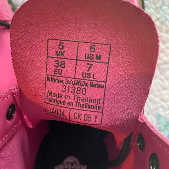 NWTS DR MARTENS BRIGHT PINK BOOTS