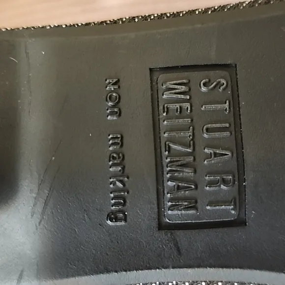 NWT.stuart weitzman sandals Siz 4.