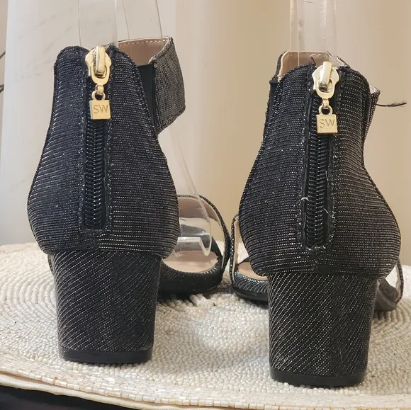 NWT.stuart weitzman sandals Siz 4.
