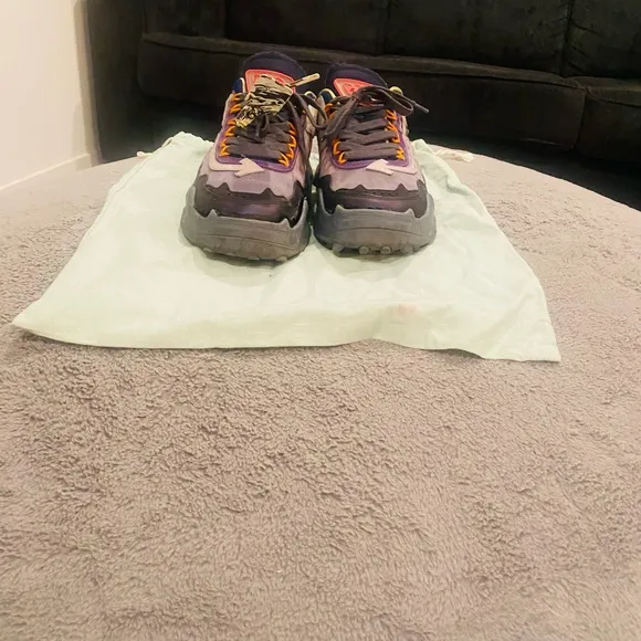 Off-White Arrow Sneakers